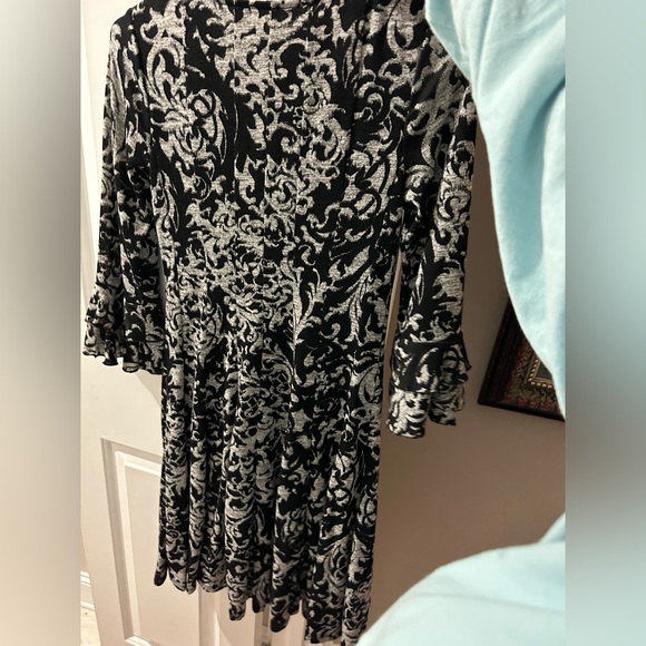 Chris McLaughlin size 6 black white ruffle dress euc fully lined stretchy - Picture 6 of 11